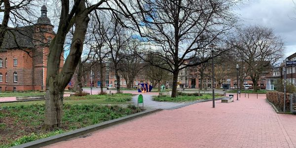 Corona-Beschränkungen: Harburger City am Sonntag wie ausgestorben