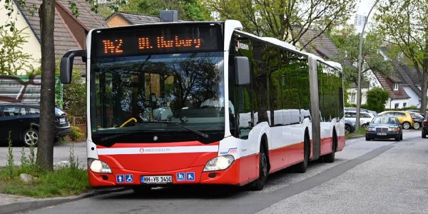 Serien von Attacken auf Linienbusse: 18-Jähriger festgenommen