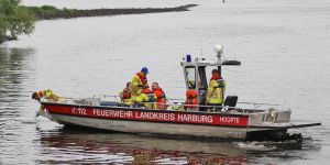 Ölfilm auf der Elbe beschäftigt Feuerwehren im Landkreis Harburg