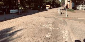 Zeitreise an der Hastedtstraße: Altes Kopfsteinpflaster wieder zu sehen