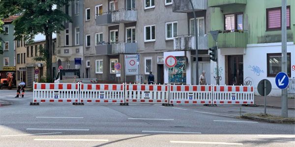 Acht Wochen gesperrt: Die Straße Zur Seehafenbrücke. Foto: Christian Bittcher Neue Dauer-Baustelle: Zur Seehafenbrücke acht Wochen gesperrt