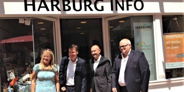Antrittsbesuch: Handelskammer-Präses auf Rundgang in Harburg