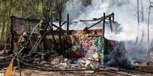 Wilhelmsburg: Feuer in den Resten einer historischen Bahnanlage