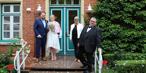 Seevetals Bürgermeisterin hat jetzt die Lizenz zum Trauen