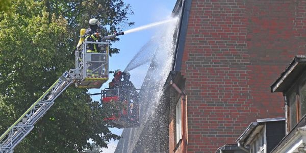 Feuer in einer Dachgeschosswohnung am Vogelhüttendeich