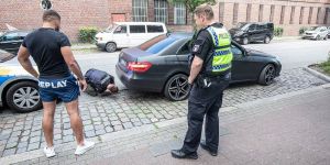 Kontrollgruppe Autoposer zur Stippvisite in Harburg