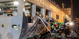 Reiherstieg: Generator brannte auf 130 Meter-Frachter