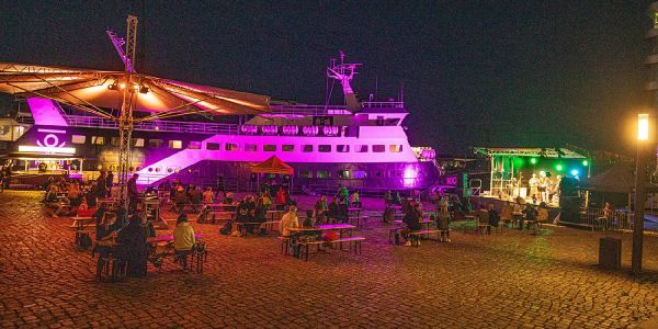 Lichterauf, Illumination und Musikprogramm auf dem Kanalplatz in Coronazeiten. Foto: André Zand-Vakili Lichterlauf