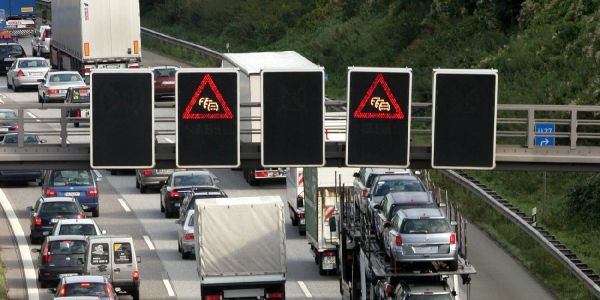 Lange Staus auf der A1 wegen der Elbtunnelsperrung