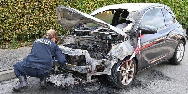 Marmstorf: Zwei Jahre alter Kleinwagen ging in Flammen auf