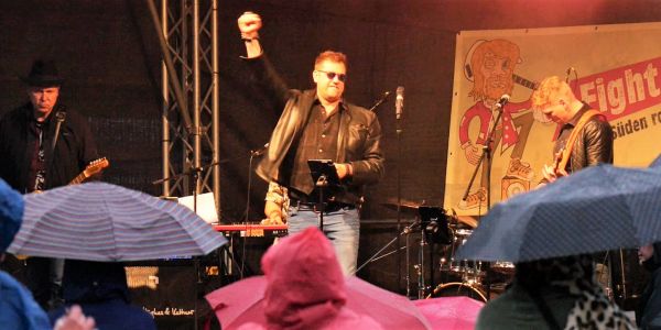 Fight For Live: Die Betty Fort Houseband bei ihrem Auftritt am Sonnabend auf dem Schwarzenberg. Foto: privat Der Kanalplatz rockt: "Fight For Live" geht in das zweite Wochenende