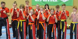 Kickboxen für Jugendliche: Elf neue Gurtträger in Fleestedt