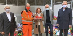 Spielzeug für bedürftige Kinder: Stadtreinigung sammelt auch in Harburg