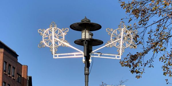 Weihnachtsstimmung für die City: Beleuchtete Sterne in der Lü montiert