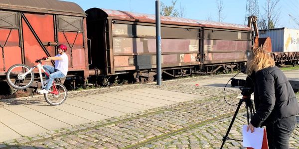 Video-Dreh am Lotsekai: Auf dem Hinterrad durch den Binnenhafen