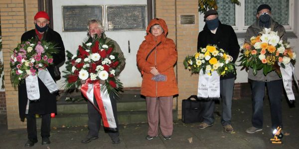 Im kleinen Kreis und ohne Reden: Gedenken an die Pogromnacht
