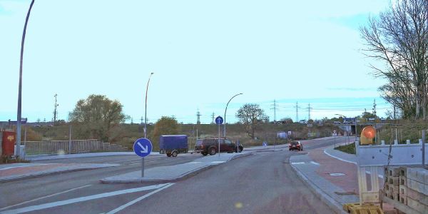 Moorburger Elbdeich Ecke Altenwerder Hauptstraße: Noch geht’s ohne Ampel. Foto: mag Moorburger Elbdeich: Kein Unfallschwerpunkt - keine Ampel