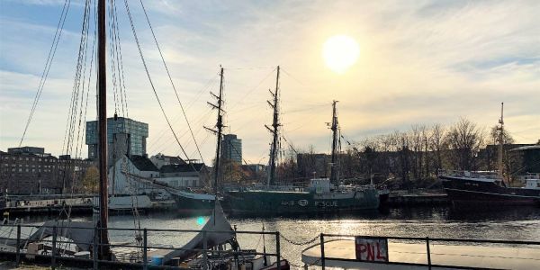 Traumwetter am Sonntag: Maritime Kulisse mit viel Sonnenschein im Harburger Binnenhafen. Foto: Christian Bittcher Nach Traumwetter am Wochenende: Jetzt wird’s ungemütlich