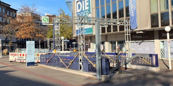 S-Bahnhof Harburg Rathaus: Stahlgerüste sind Vorboten der Modernisierung