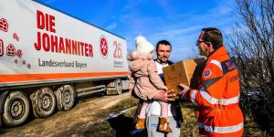 Pakete für Familien in Not: Startschuss für Johanniter-Weihnachtstrucker