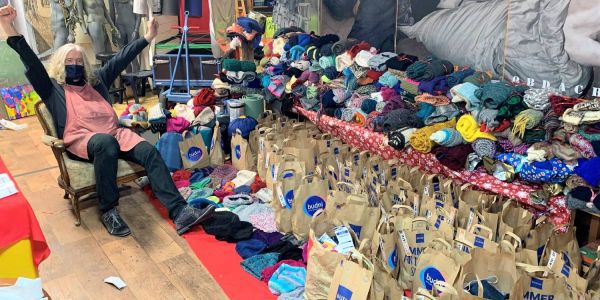 Bescherung für Obdachlose: Kunst gegen Spende ein voller Erfolg