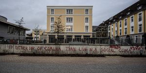 Perfider Spruch an Altenheim geschmiert, das viele Coronaopfer hatte