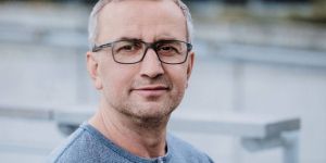 „Erleuchtet &amp; verstrahlt“: Oriental Kabarett im Rieckhof mit Kerim Pamuk