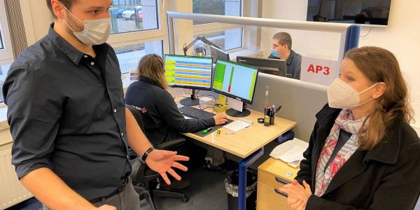 Harburger DRK koordiniert Impfteams: Senatorin besucht Leitstelle