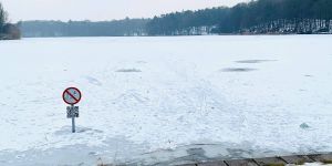 Zugefrorene Außenmühle: Behörde warnt vor Betreten des Eises