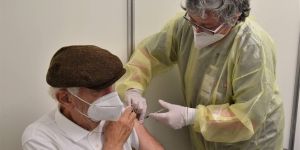 Impfstart in Buchholz: Die ersten 90 Personen in der Schützenhalle geimpft