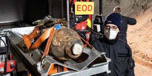 Spaziergänger entdeckt Bombenblindgänger auf Sandhügel