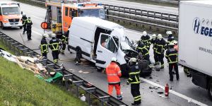 Erneut schwerer Verkehrsunfall an Stauende auf der A7