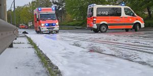 Großes Malheur: Feuerwehr hinterlässt Schaumteppich auf Straßen
