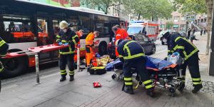 Verkehrsunfall in der Moorstraße: Fußgänger vs. Linienbus