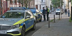 Alkohol- und Drogenparty: Polizei holt Kinder aus Wohnung