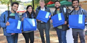 Endlich wieder Taschen-Alarm: Erstsemester erhielten ihre Kult-Tasche