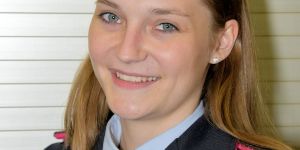 Besser geht’s nicht: Feuerwehrfrau Sarah Boenert mit bestem Prüfungsergebnis