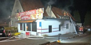 Meckelfeld: Drei Wehren im Einsatz bei Feuer in Döner-Imbiss