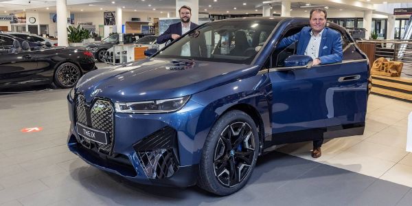 Premiere bei B&amp;K: Der neue iX von BMW zog viele Blicke auf sich