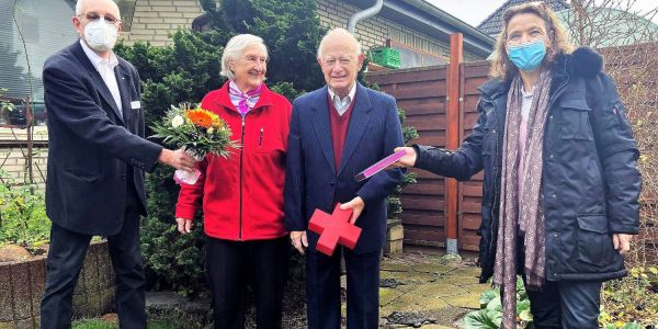 Ein halbes Jahrhundert aktiv für das DRK: Ehrung für das Ehepaar Singer
