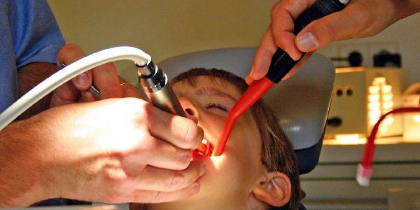 Was zahlt die Krankenkasse beim Zahnarzt?