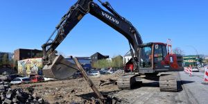 Bagger machte kurzen Prozess: Alte Straßenbahnschienen entfernt