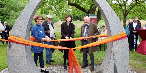 Naturraum der Stille: Feierliche Eröffnung des Harburger Erinnerungsgartens