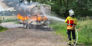 Brennender Anhänger beschäftigt die Feuerwehr Glüsingen