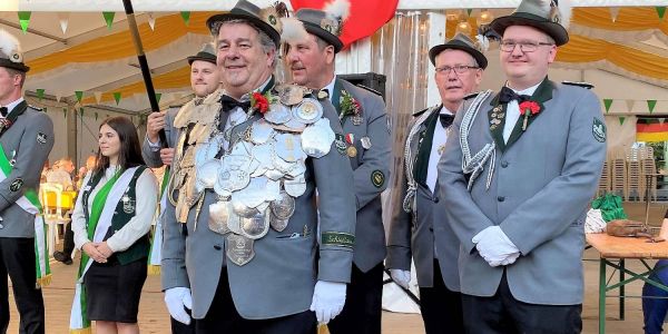 Das passt doppelt gut: Neues Königspaar bei den Moorburger Schützen