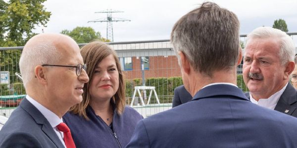Fraunhofer-Center im Binnenhafen mit politischer Starbesetzung eingeweiht