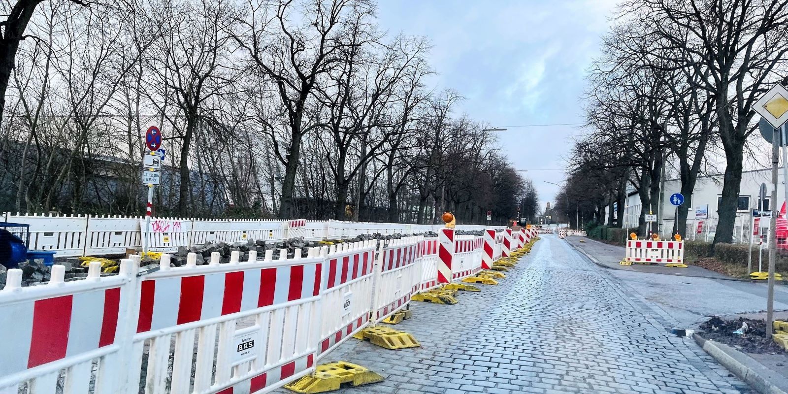Verlängerung an der Hannoverschen Straße: Noch einmal verzögert sich die Fertigstellung der Baustelle, die eigentlich bereits Ende November abgehakt sein sollte.  Foto: Christian Bittcher