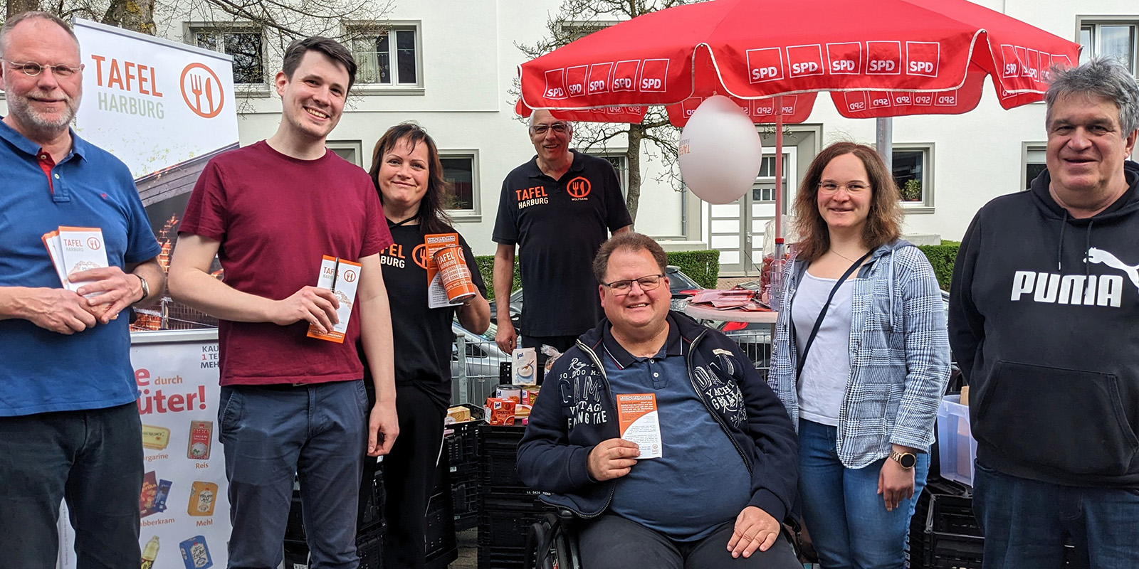 Martin Horn, Sven Hey, Marita Kloth-Vogt, Wolfgang Naujoks, Matthias Czech, Nicole Hartmann, Jan Hartmann waren bei der Aktion dabei. Foto: P. James Coobs