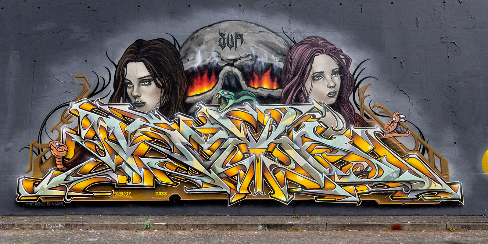 Neue Motive auf der Flutschutzwand warten auf Betrachter