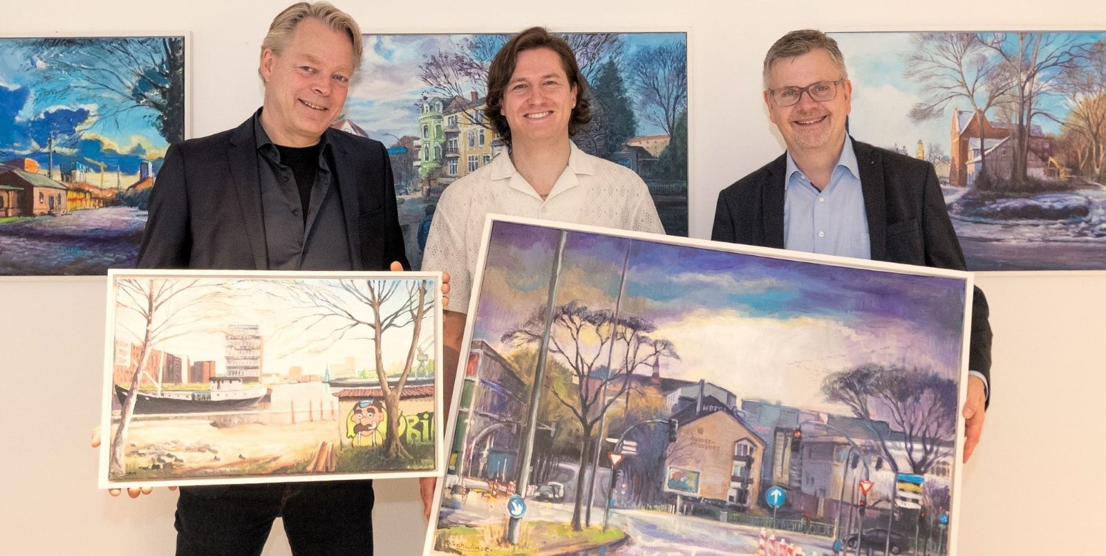 Jens Brauer, Leiter der Abteilung Stadtgeschichte am Stadtmuseum Harburg, Ralf Schwinge, Cord Köster, Direktor Privatkunden der Sparkasse Harburg-Buxtehude. Foto: Stadtmuseum/Kreller Jens Brauer, Leiter der Abteilung Stadtgeschichte am Stadtmuseum Harburg, Ralf Schwinge, Cord Köster, Direktor Privatkunden der Sparkasse Harburg-Buxtehude. Foto: Stadtmuseum/Kreller